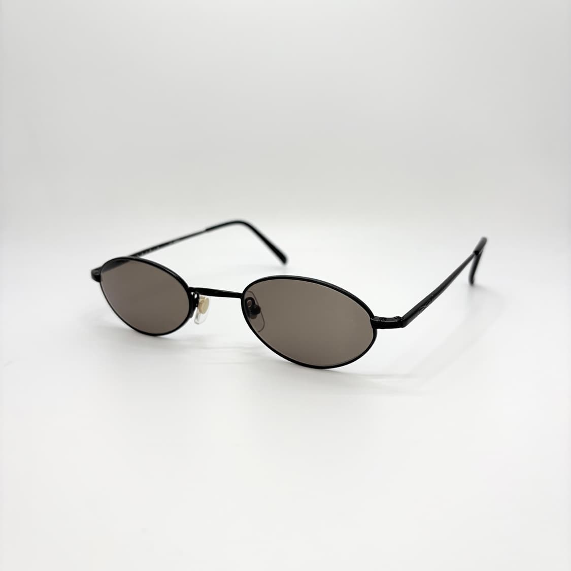 BCBG MAXAZRIA 블랙 오벌 메탈 선글라스 상품이미지1