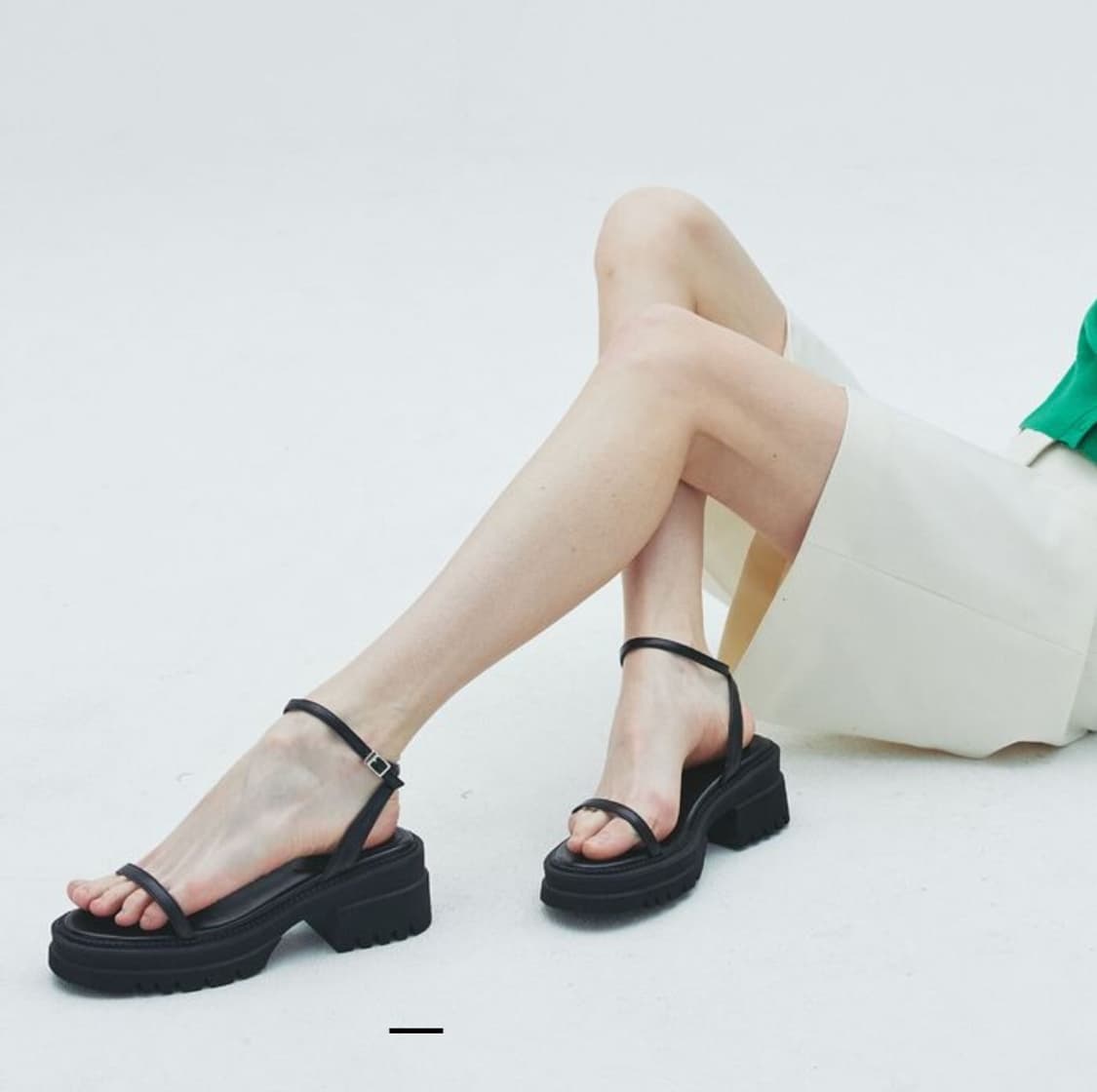 코모레비뮤지엄 씬스트랩청키솔 샌들 블랙 240(245) 상품이미지1