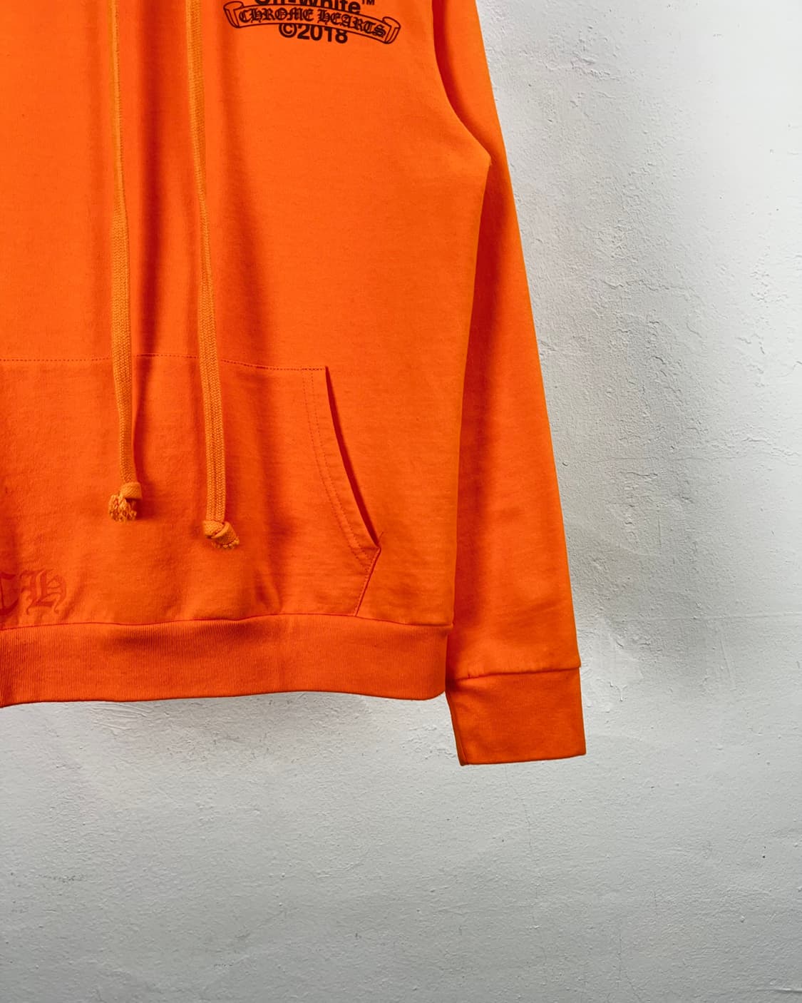 크롬하츠 x 오프화이트 18fw 네온 오렌지 후디 상품이미지6