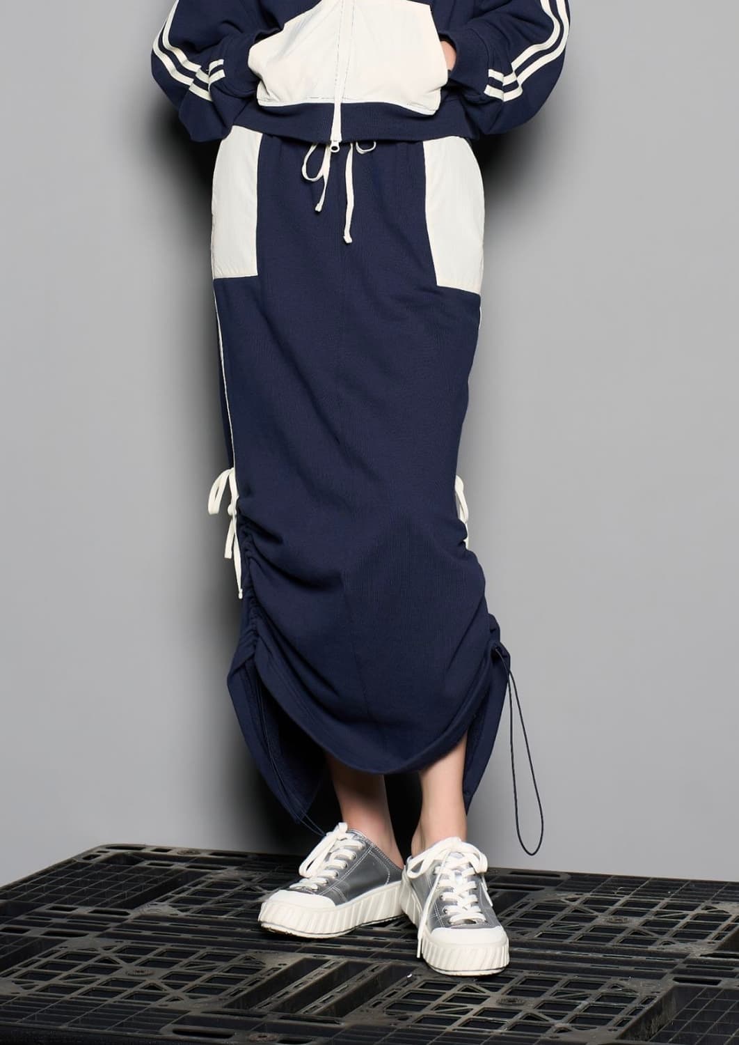 미착용) 널디 x 씨씨더블유씨 트레이닝 롱스커트 네이비 상품이미지2