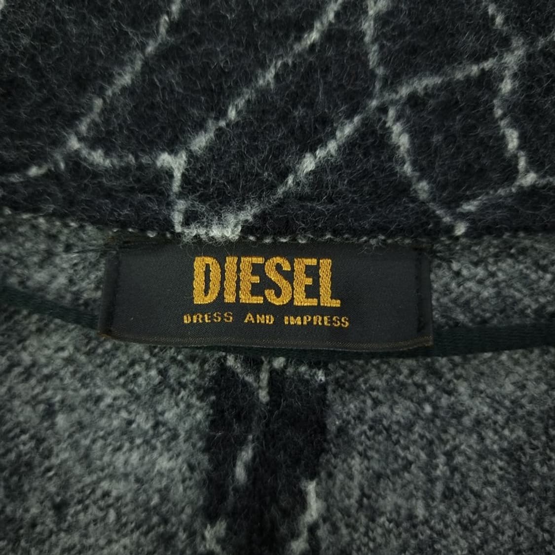 [디젤] 크랙 패턴 오버핏 모직 코트 P01559 상품이미지7