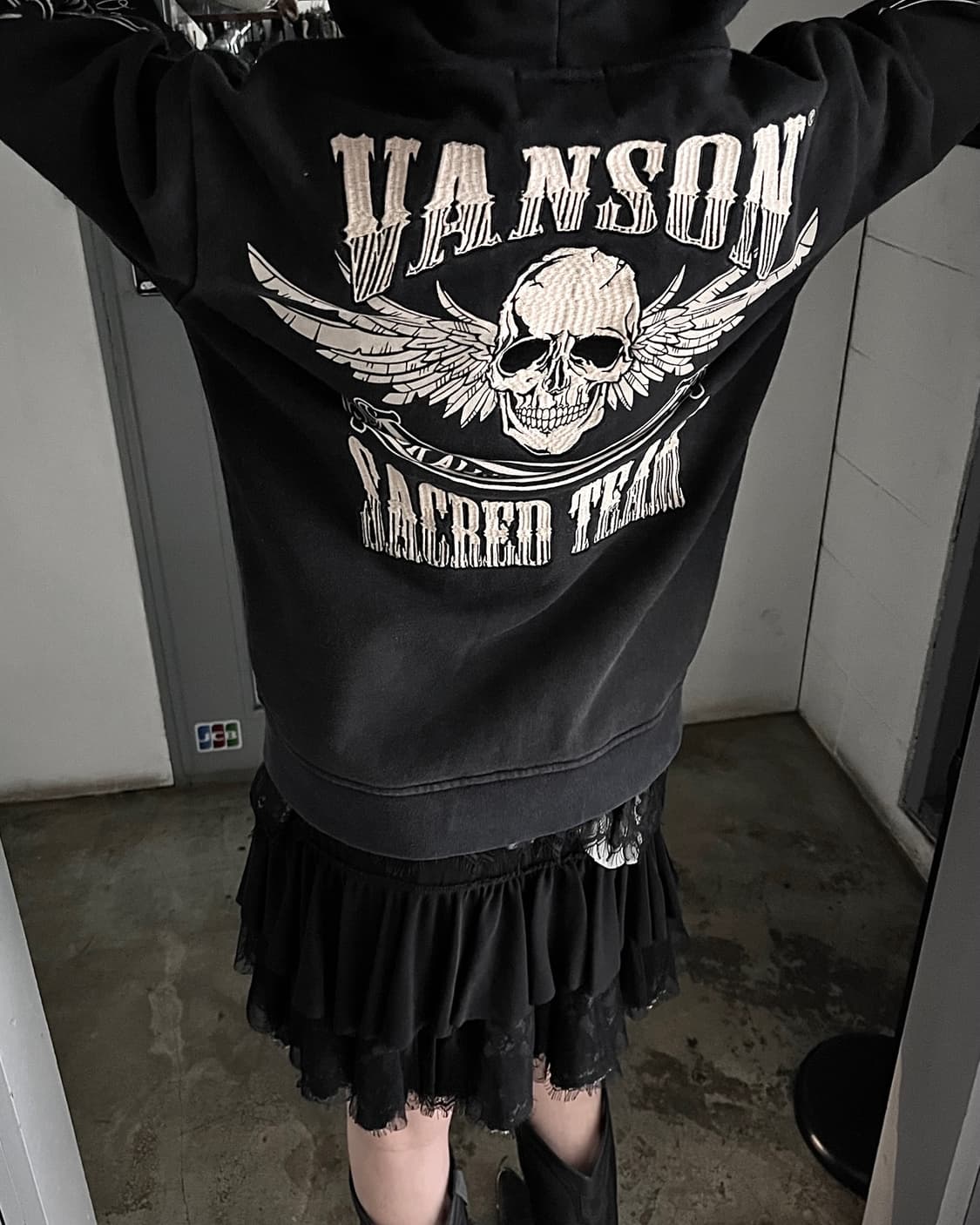 밴슨 백 아트워크 디테일 오버핏 후드집업 상품이미지8