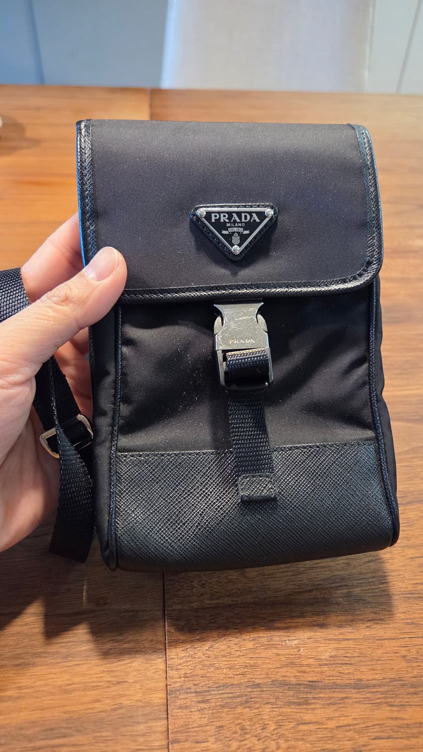 프라다 핸드폰백 팝니다 상품이미지2