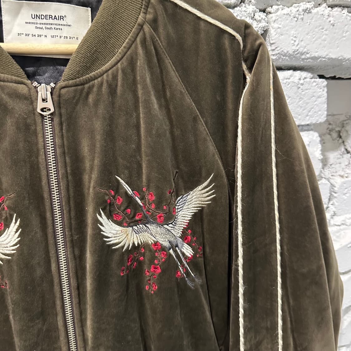 UNDERAIR 벨벳 자수 스카쟌 재킷 상품이미지3
