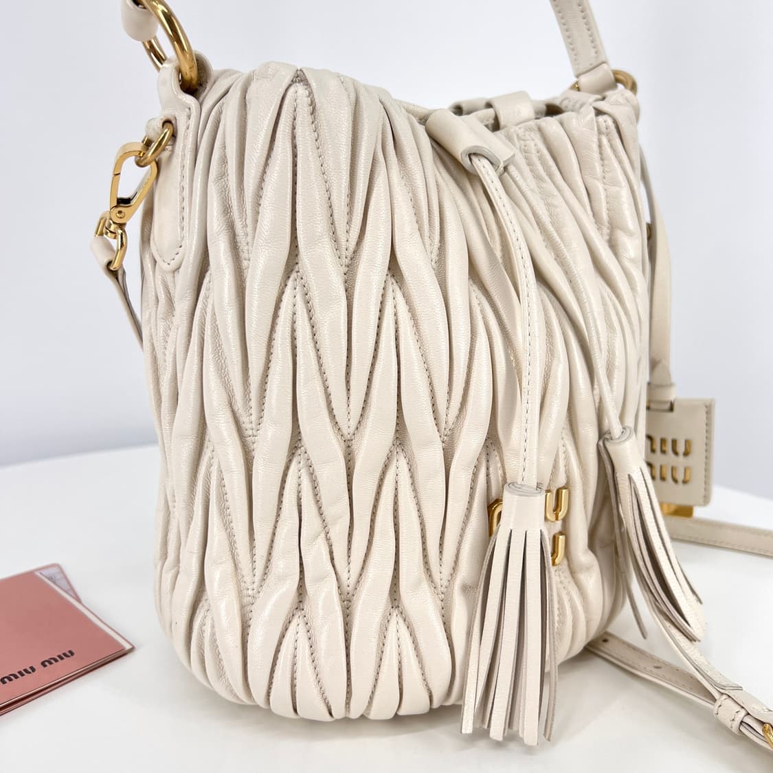 미우미우 마테라쎄 나파 버킷백 아이보리 (5BE084) 상품이미지7