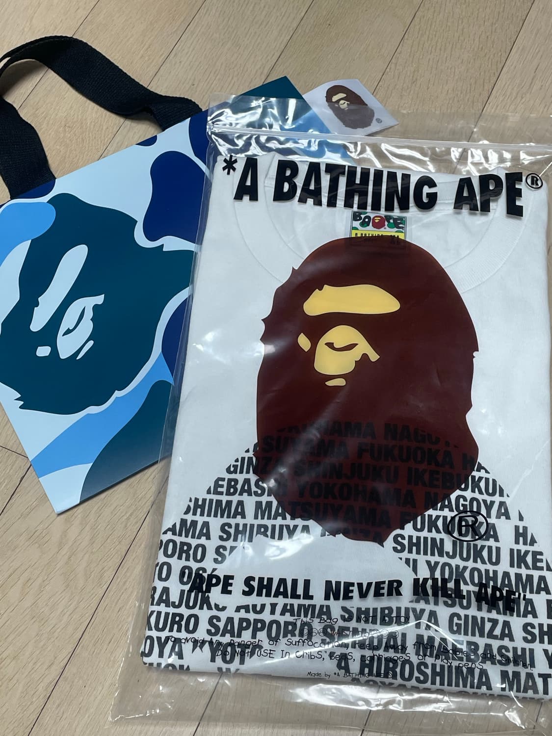 새상품) 베이프 재팬 스토어 티셔츠 화이트 XL 상품이미지1