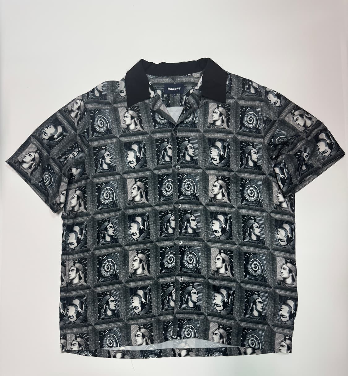 위캔더스 PORTRAIT GRID 패턴 반팔 셔츠 L 상품이미지1