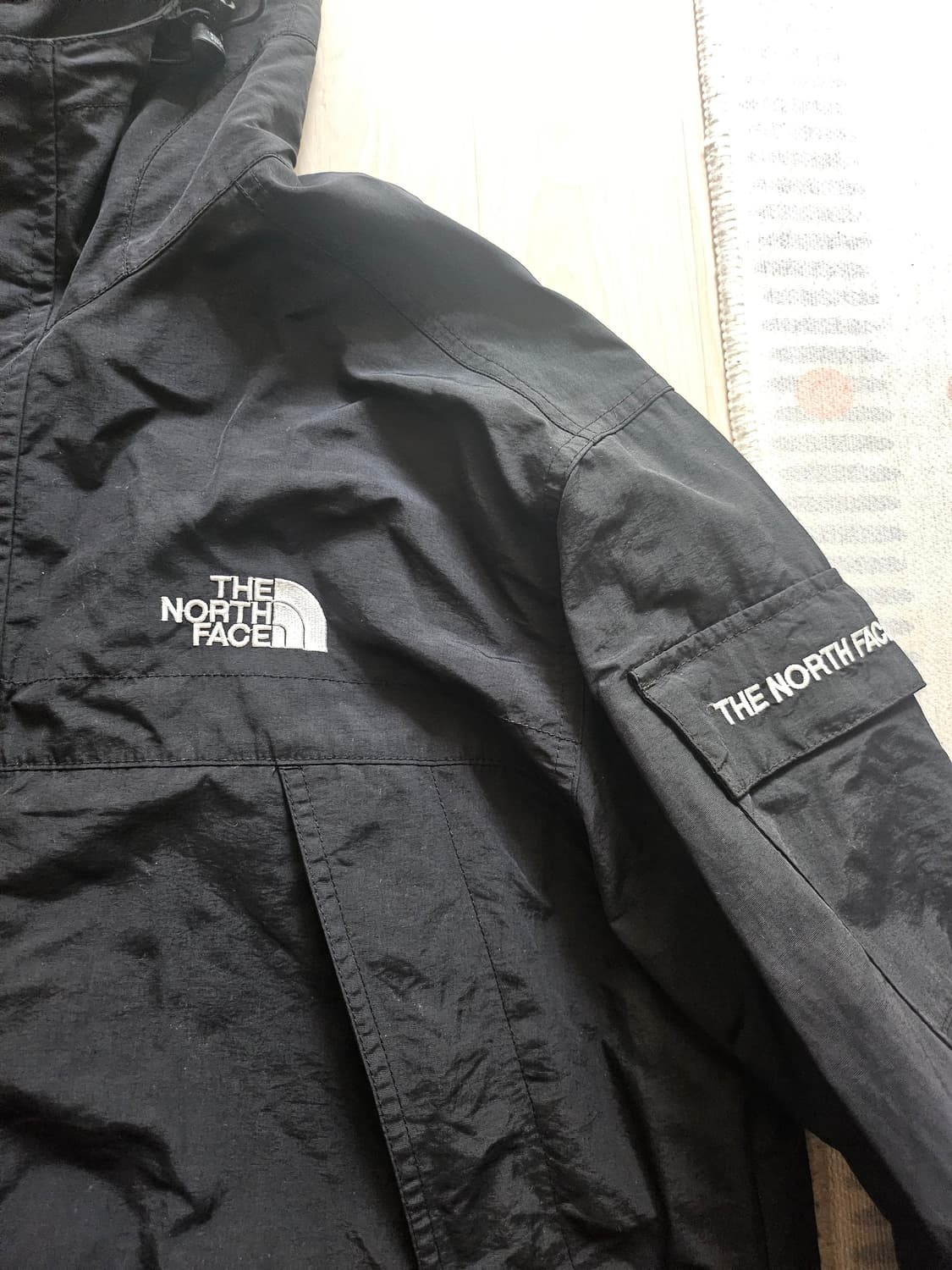 노스페이스 블랙 바람막이  상품이미지2