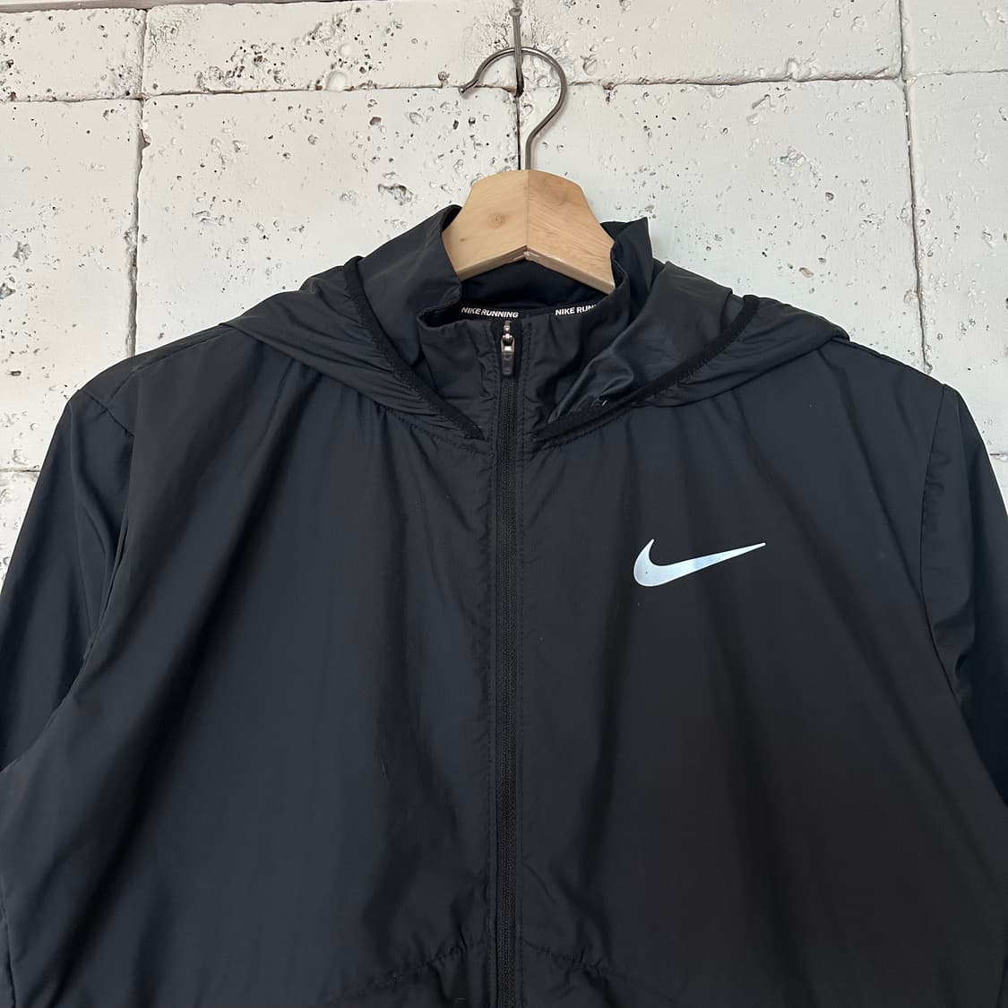 우먼M 나이키 러닝 바람막이 블랙 상품이미지2