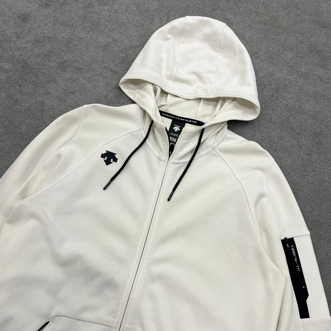 100 데상트 남자 후드집업 상품이미지2