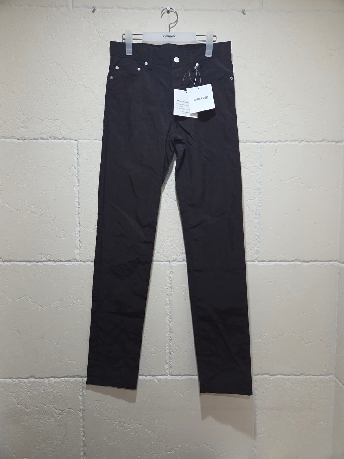 강혁 WSG 에어백 슬림핏 트라우저 레드프린트 상품이미지1