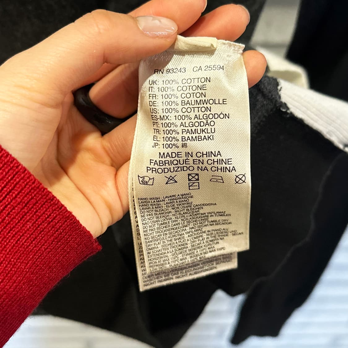 DIESEL 디젤 블랙골드 모노톤 블럭 패턴 니트 소매배색 디테일 상품이미지7