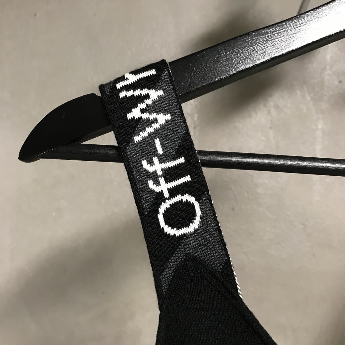 오프화이트 슬리브리스 탑 42(W) 상품이미지4