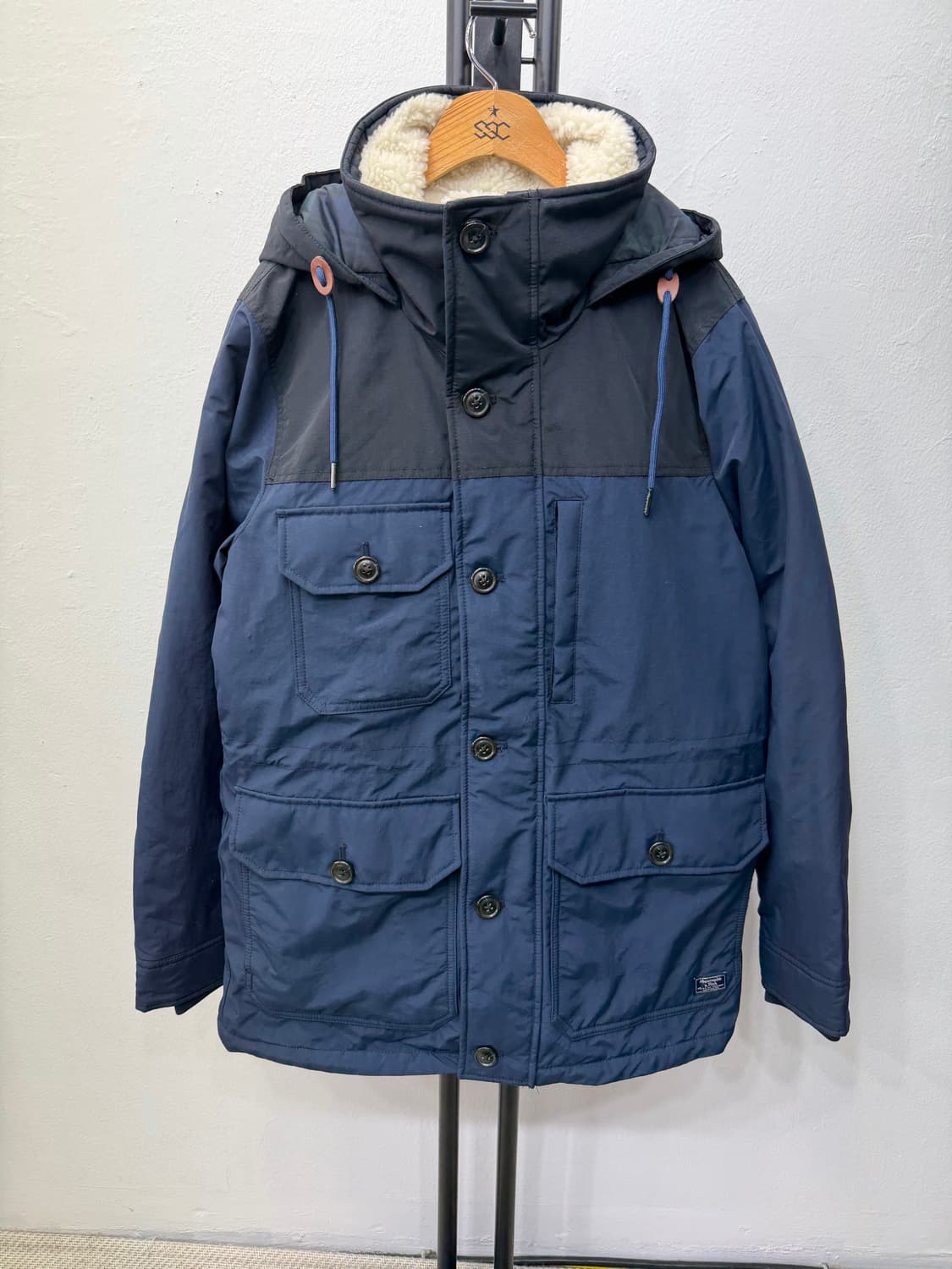 정품) 아베크롬비 남성 패딩 M 상품이미지1