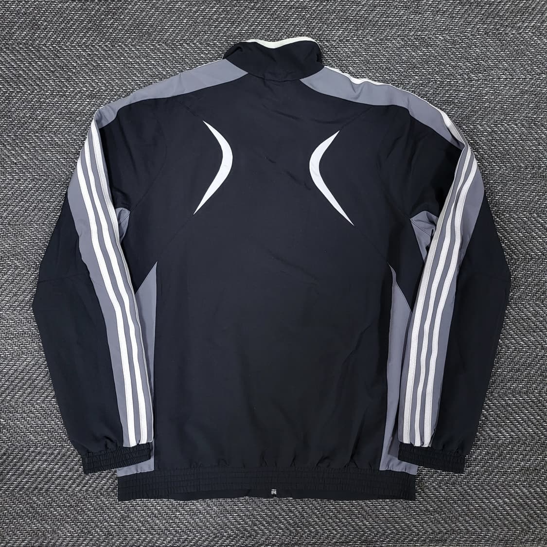 아디다스 뉴캐슬 커스텀 바람막이 상품이미지2