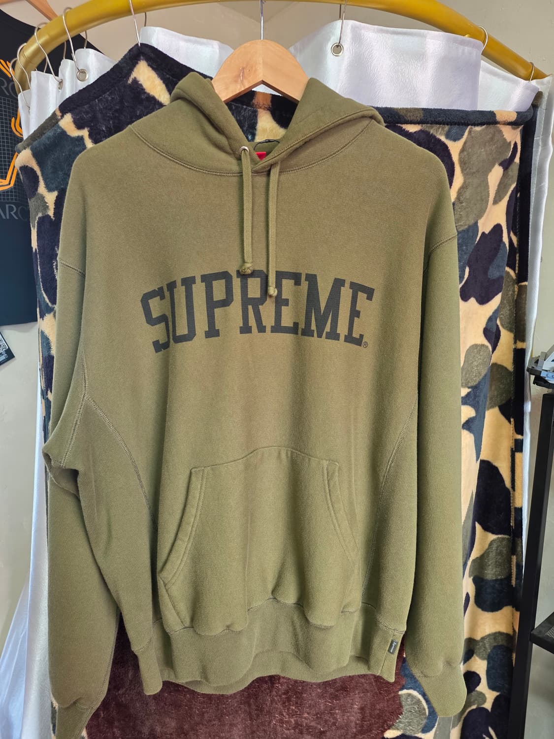 슈프림 바시티 후드 스웨트셔츠 다크 올리브 - 23FW M size 상품이미지1