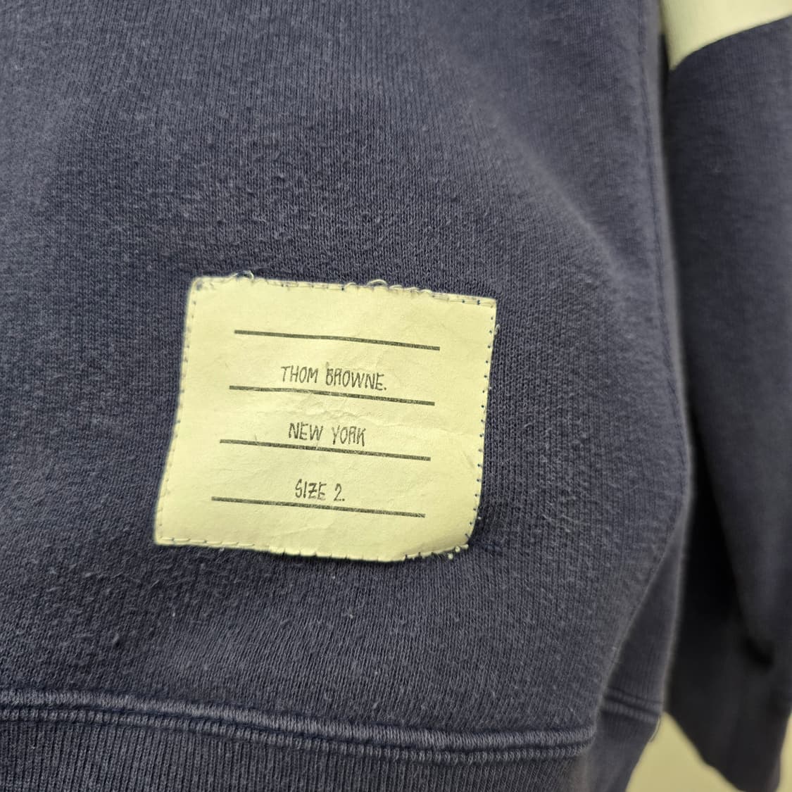 톰브라운 사선 완장 맨투맨 2사이즈 95 100 판매 상품이미지3