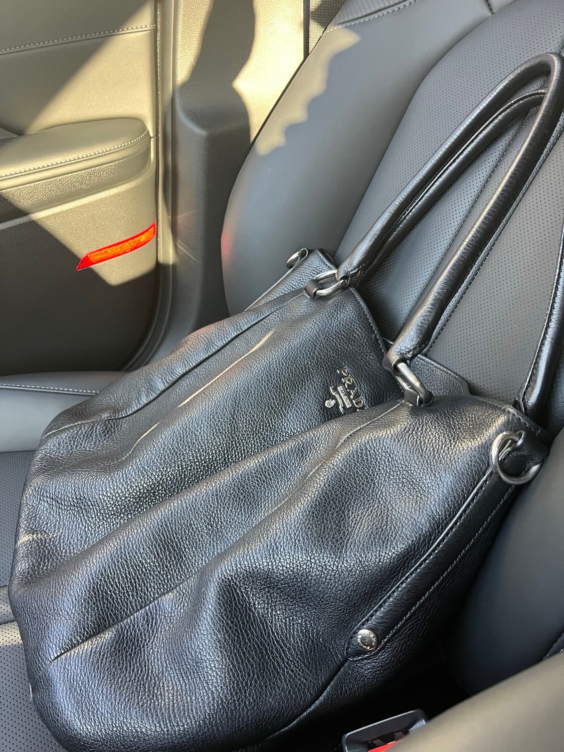 빈티지 프라다 가죽 토트백 판매 상품이미지1