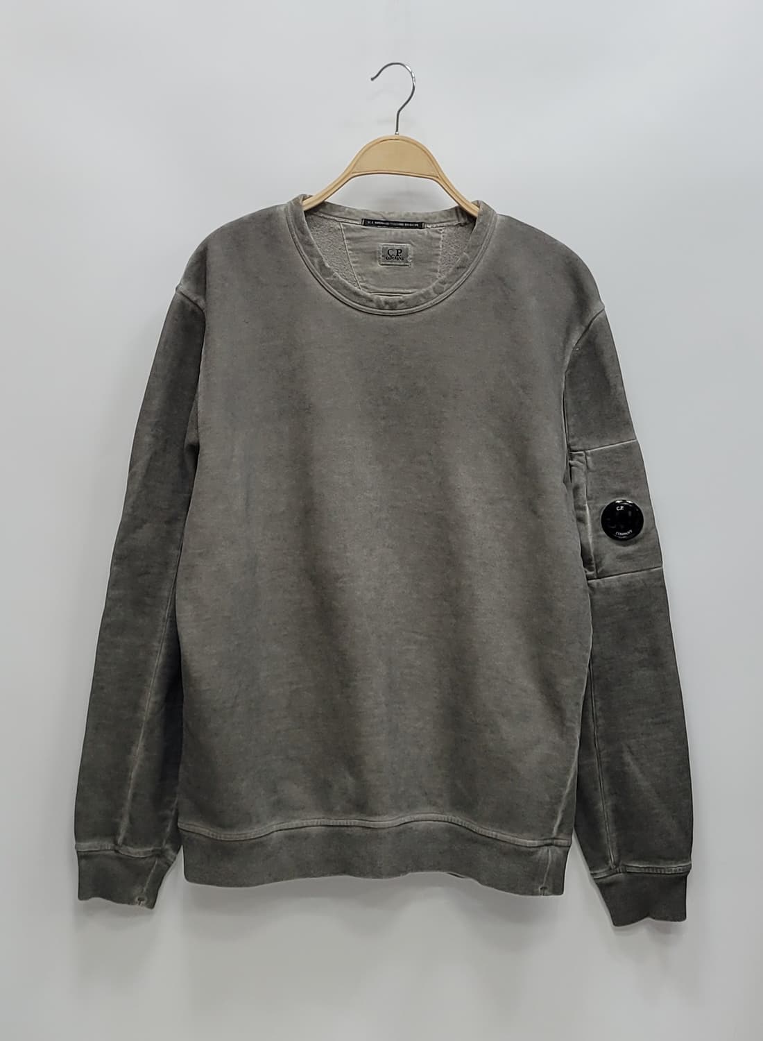 CP COMPANY 21FW 렌즈 와펜 가먼트다잉 맨투맨 / 남 100  상품이미지1