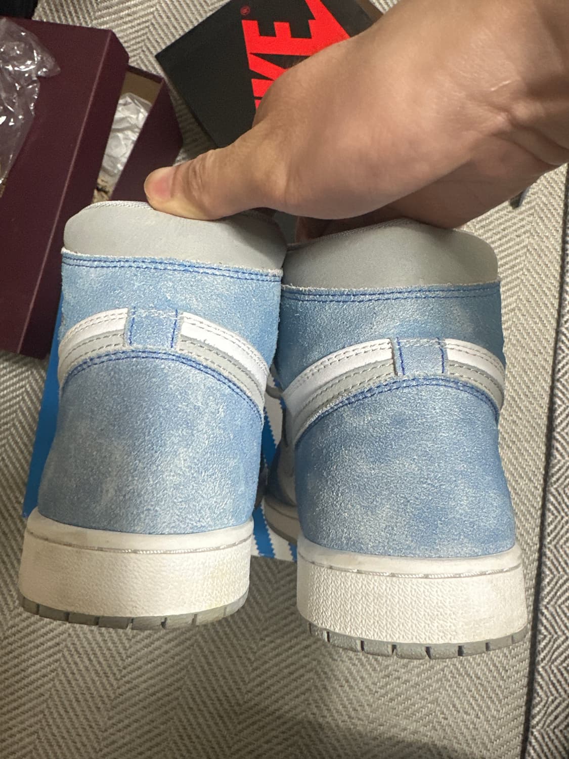 나이키 조던1 하이 하이퍼로얄 275 판매합니다 상품이미지3