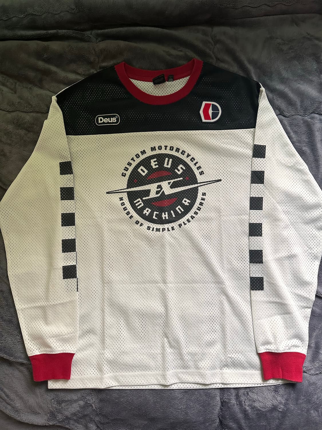 데우스 매쉬 롱슬리브 상품이미지1