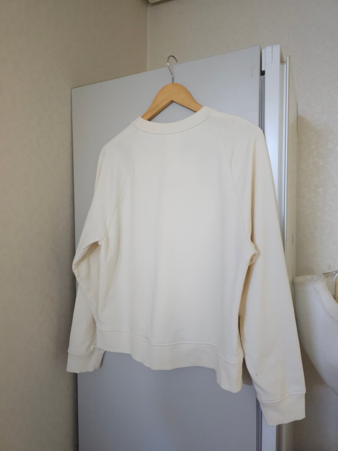 럭키슈에뜨 맨투맨 티셔츠 아이보리 상품이미지4