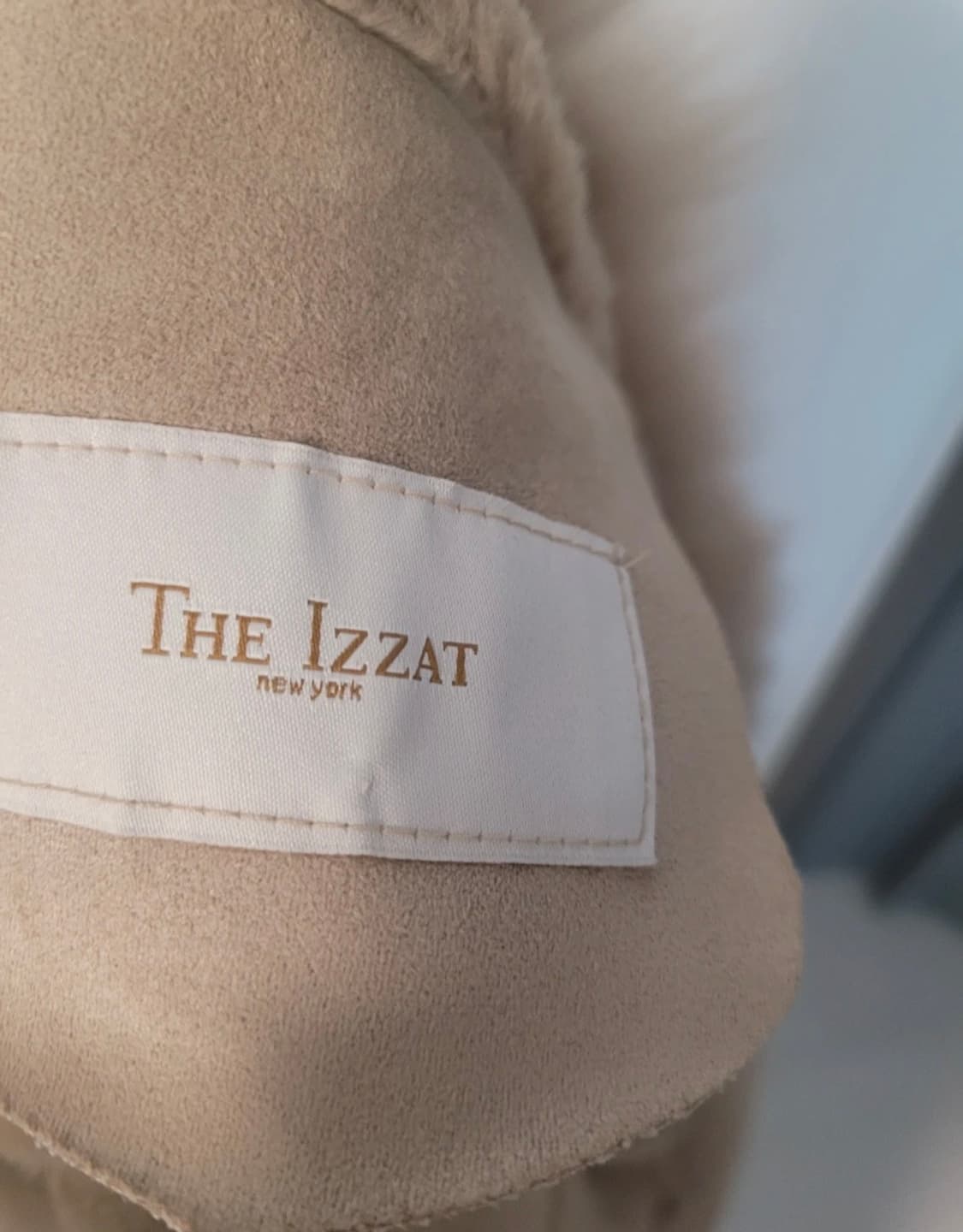 더아이잗 (The Izzat)폭스 퍼 배색 에코 무스탕 롱 코트 상품이미지8