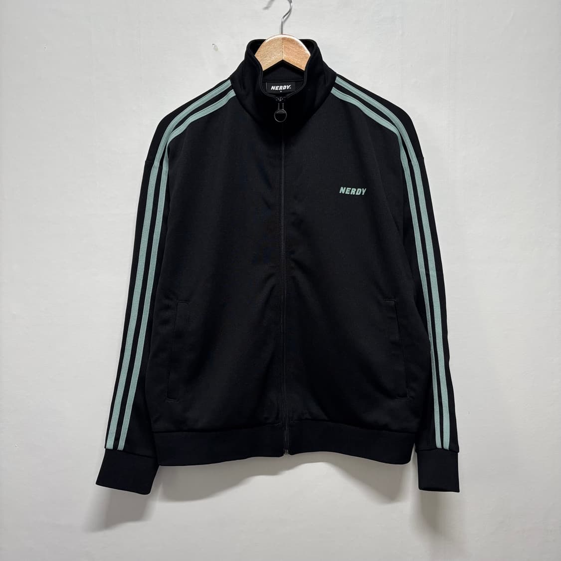 널디 블랙 트랙탑 상품이미지1