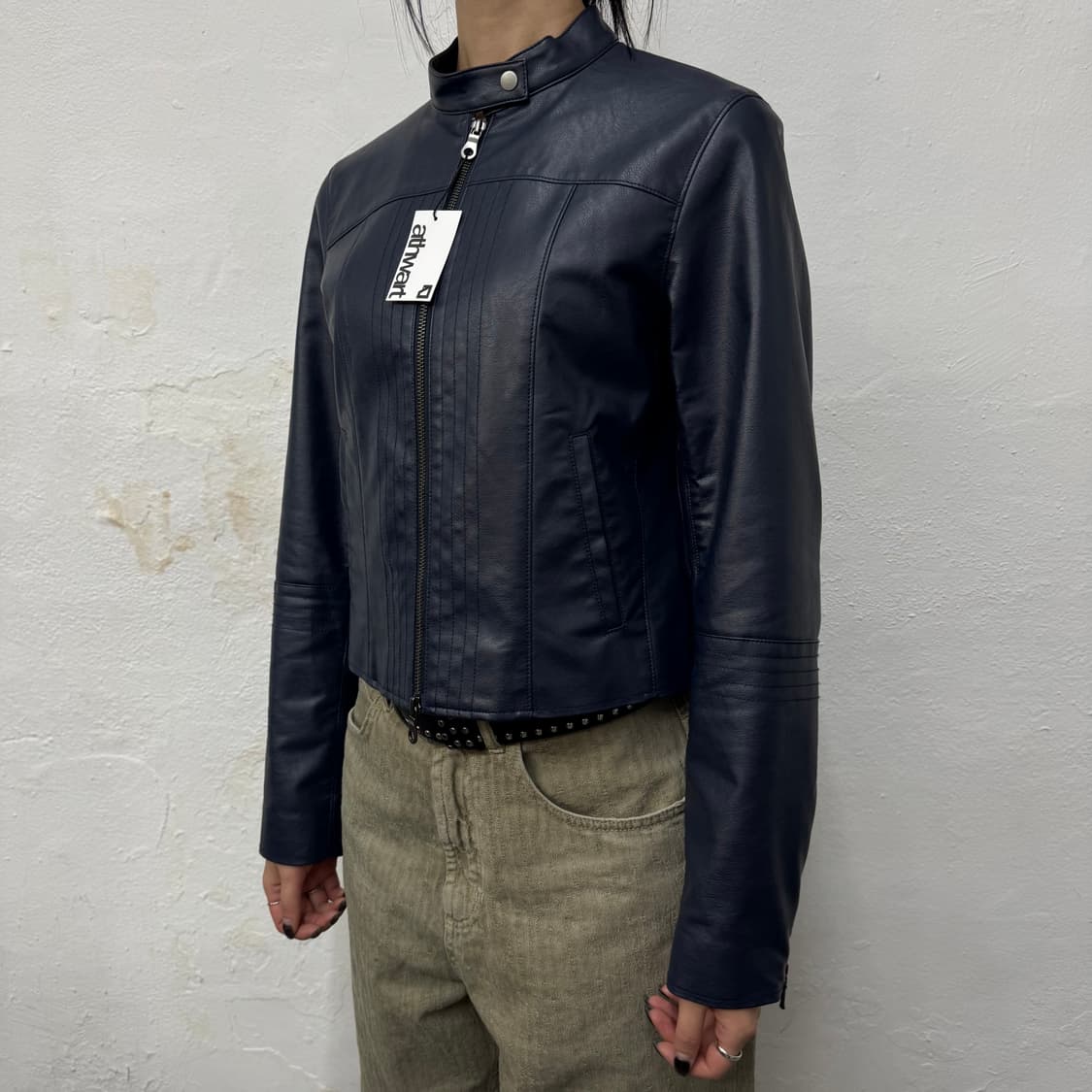 Oriens by 저널스탠다드 다크블루컬러 비건 레더 쇼트 라이더스 자켓 상품이미지1