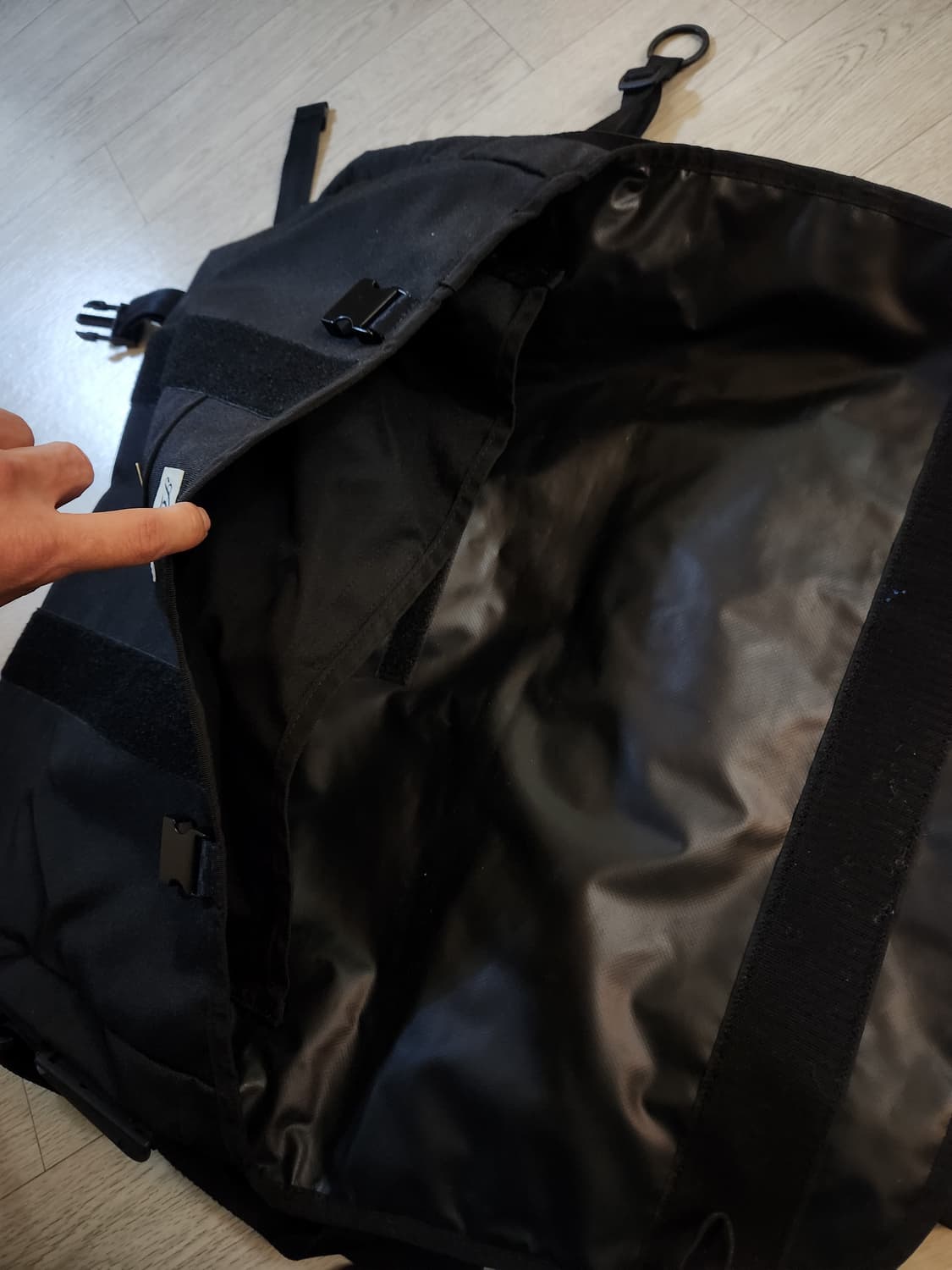 스틸휠즈x에이징ccc테크니컬메시저백/포터/블라인드파일즈/에센스룸/블랙아웃 상품이미지10