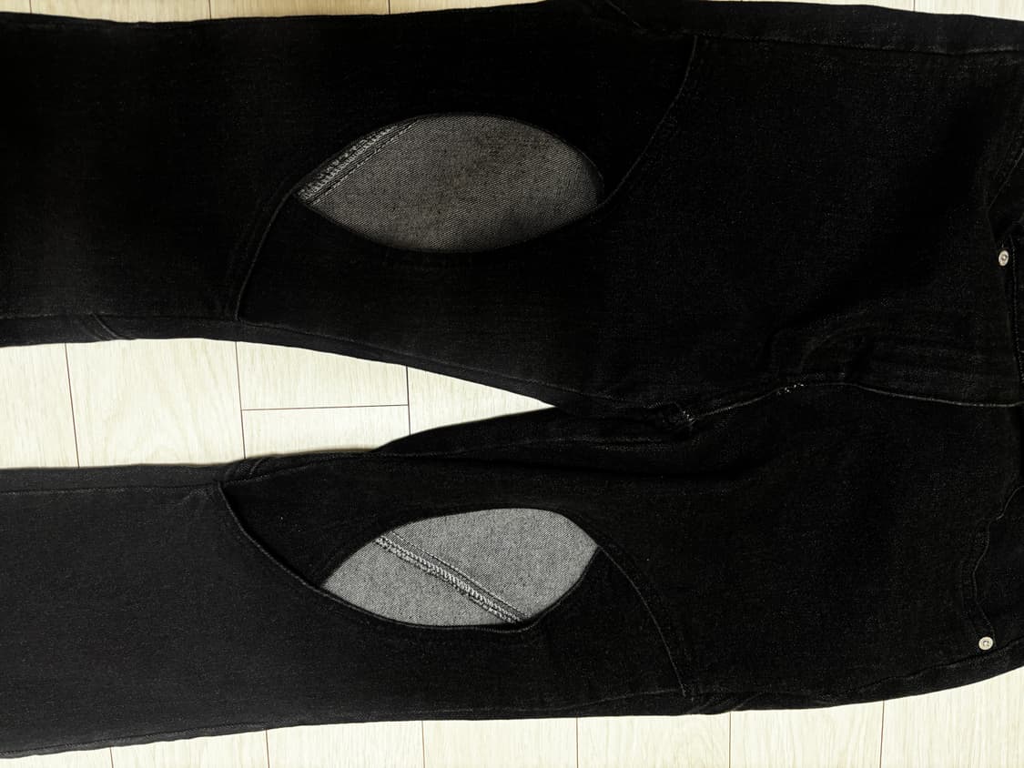 앤더슨벨 22 F/W 컬렉션 컷아웃 팬츠 상품이미지4