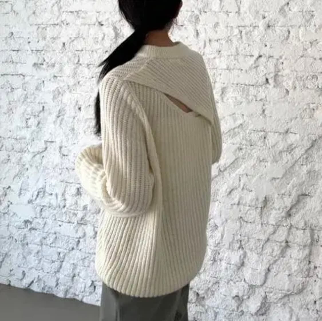 모어댄파라다이스 컷아웃 니트 상품이미지4