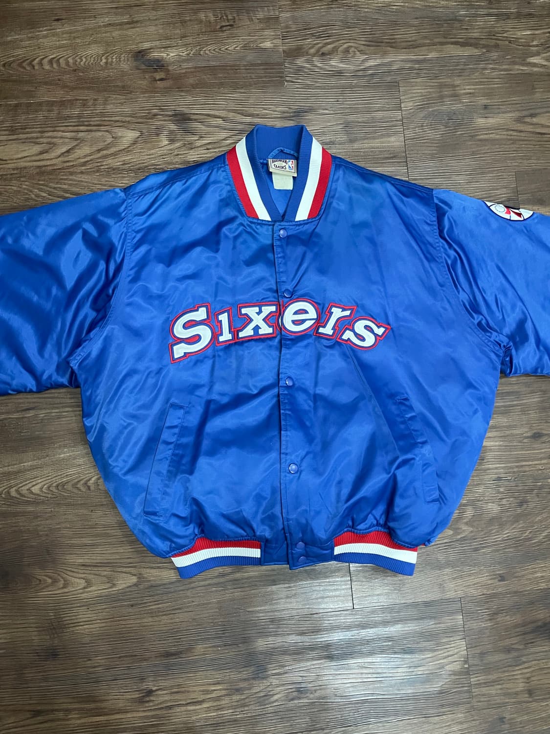 마제스틱 필라델피아 세븐티식서스 사틴 자켓 상품이미지3