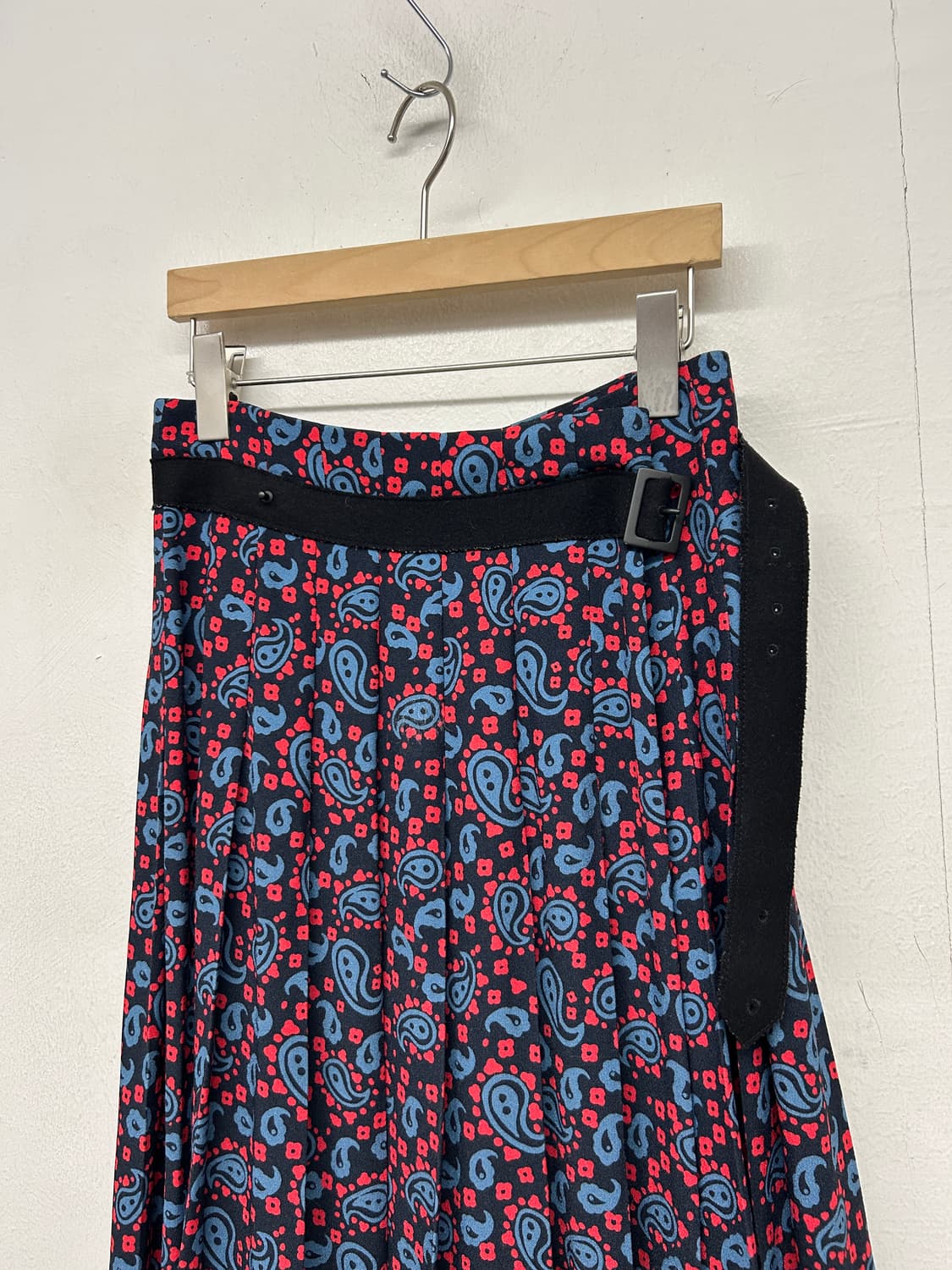 메종 키츠네 플로럴 프린트 벨티드 플리츠 스커트 상품이미지2