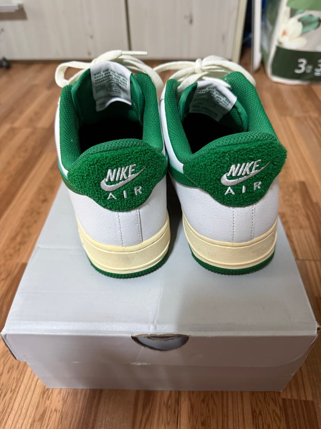 나이키 에어포스 1'07 LV8 바시티 화이트 파인 그린 상품이미지2