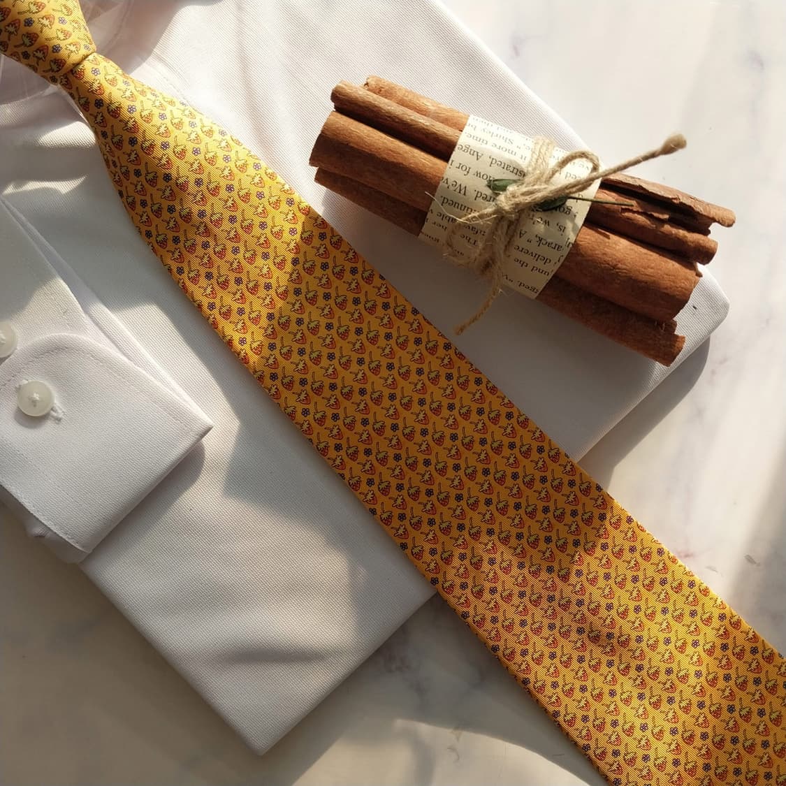 페라가모 실크 옐로우 딸기 패턴 넥타이 9.5cm A+등급 K1632
 상품이미지8