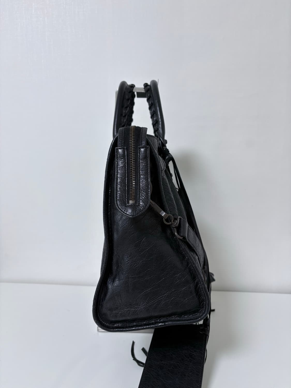 발렌시아가 시티 모터백 블랙 미디움 상품이미지2