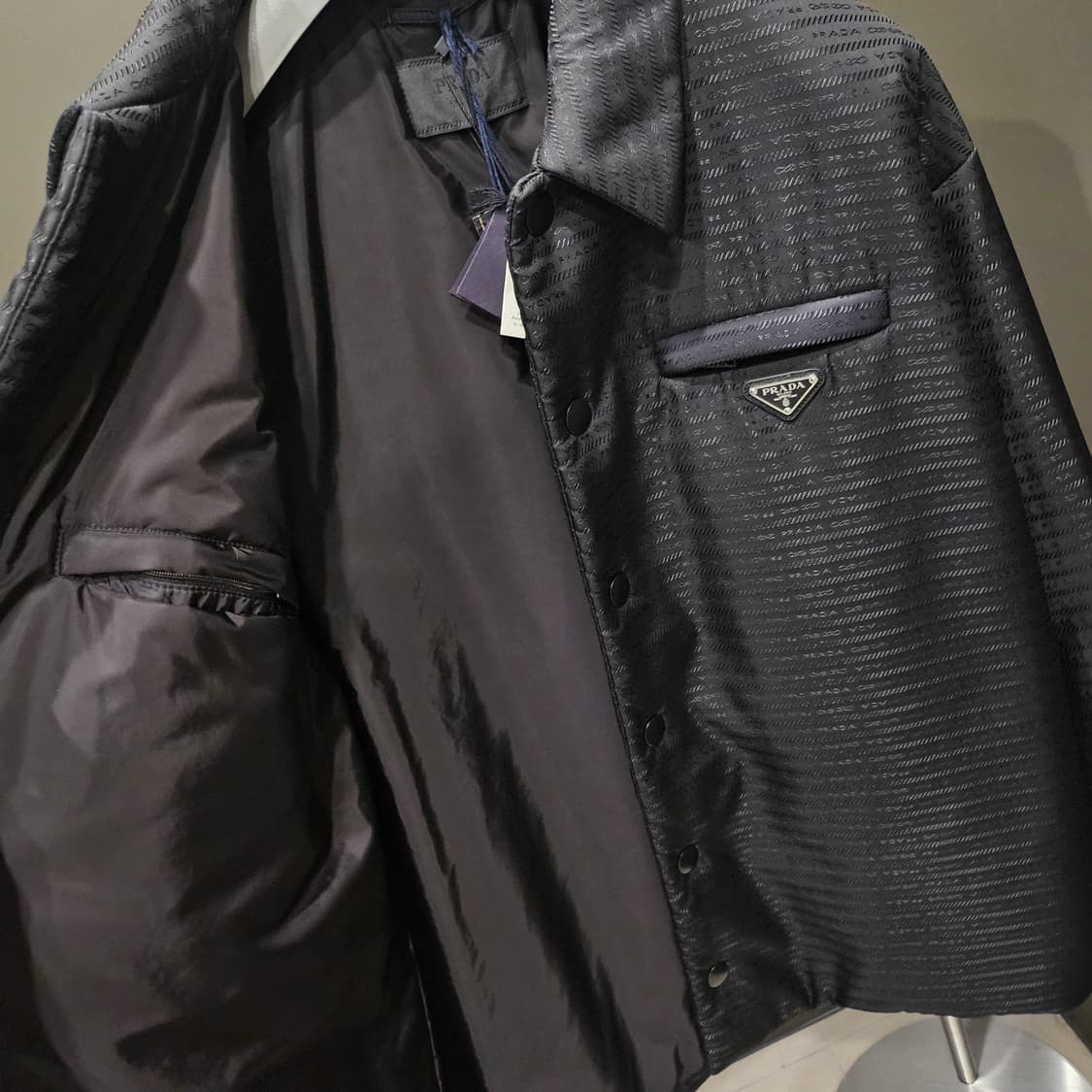 프라다 리나일론 플레이트 로고 패디드 셔츠자켓 상품이미지7