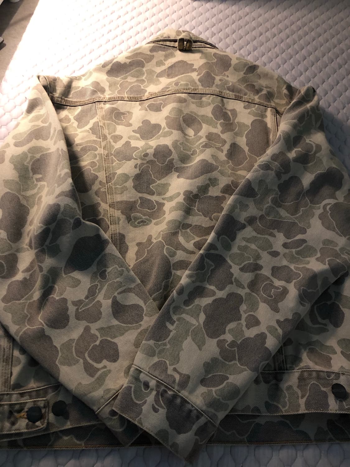 칼하트 WIP 덕 헬스턴 자켓 카모 덕 블랙 블리치드 상품이미지2