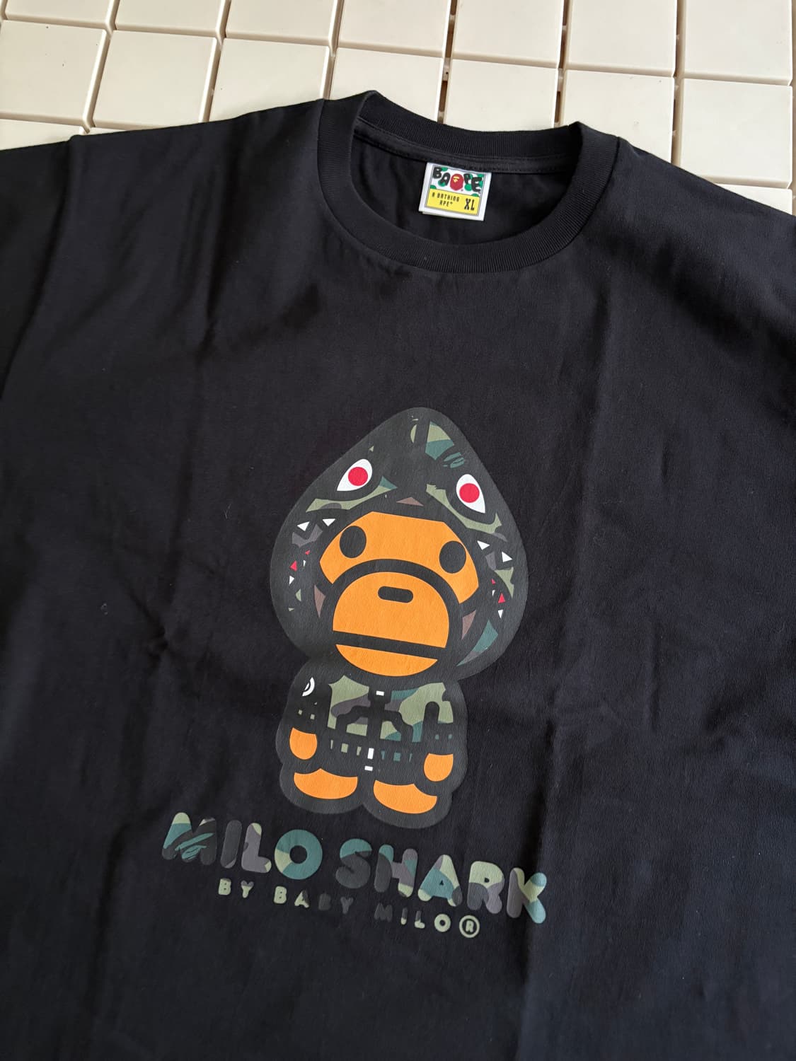 베이프 마일로 샤크 티 상품이미지3