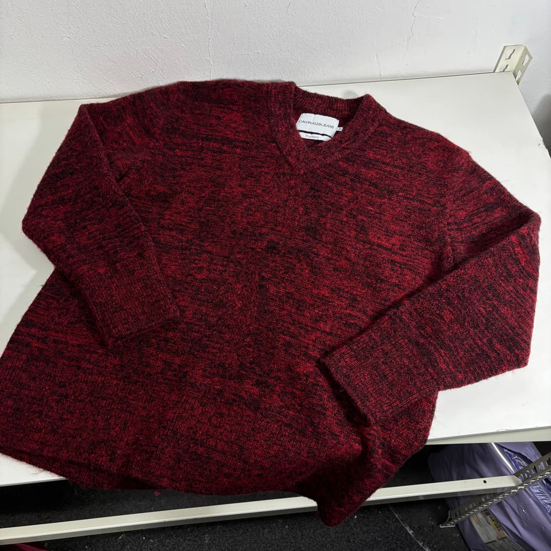 S 95 캘빈클라인 CK 다크레드 브이넥니트 상품이미지1