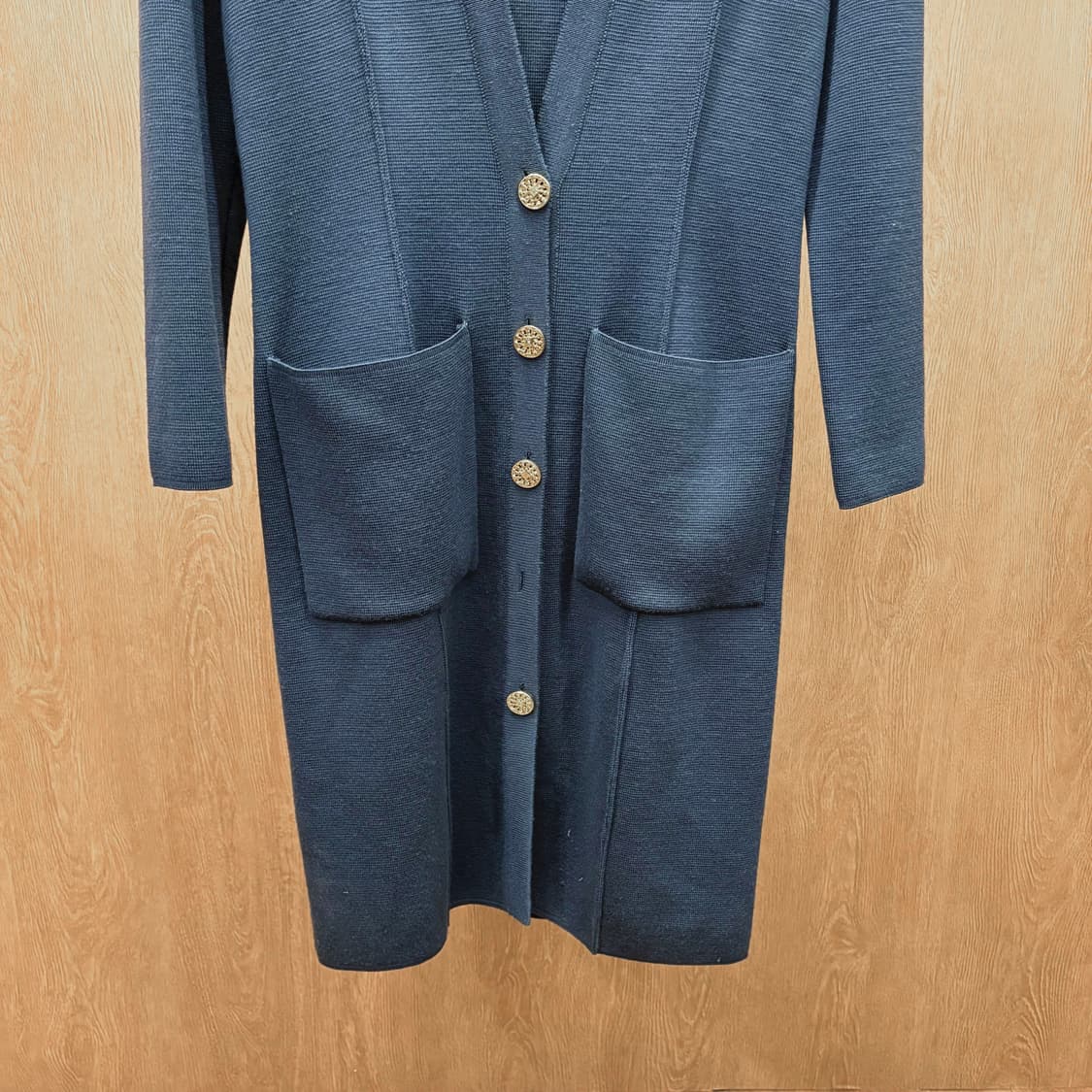 셀린느 딥 브이넥 긴팔 울 롱 가디건 골드 메탈 버튼 포켓 디테일 블루 상품이미지5