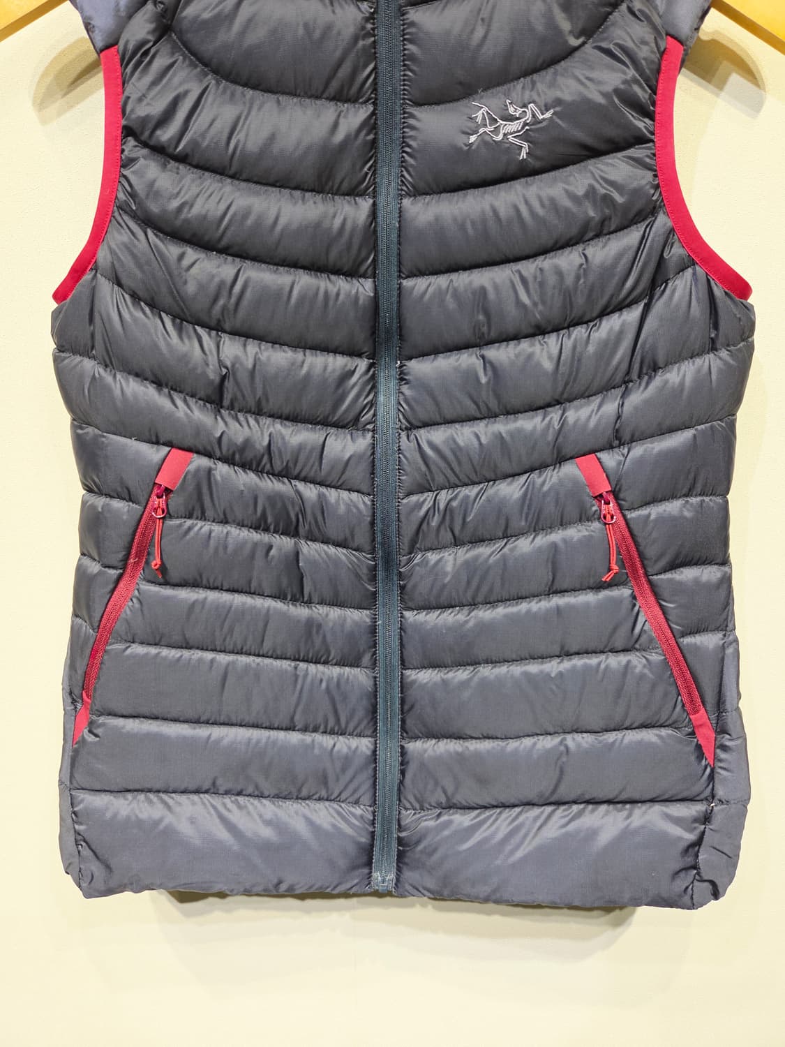 아크테릭스 세리움 LT 구스다운 베스트 네이비 상품이미지4