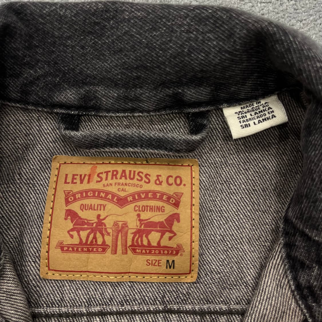 M 리바이스 흑청 워싱 데님 트러커자켓 상품이미지5