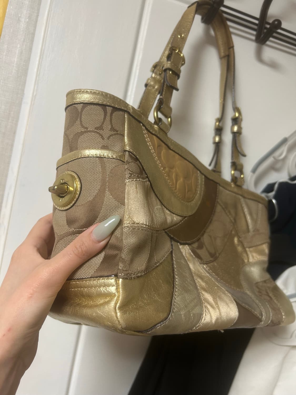 코치 골드컬러 토트백 상품이미지4