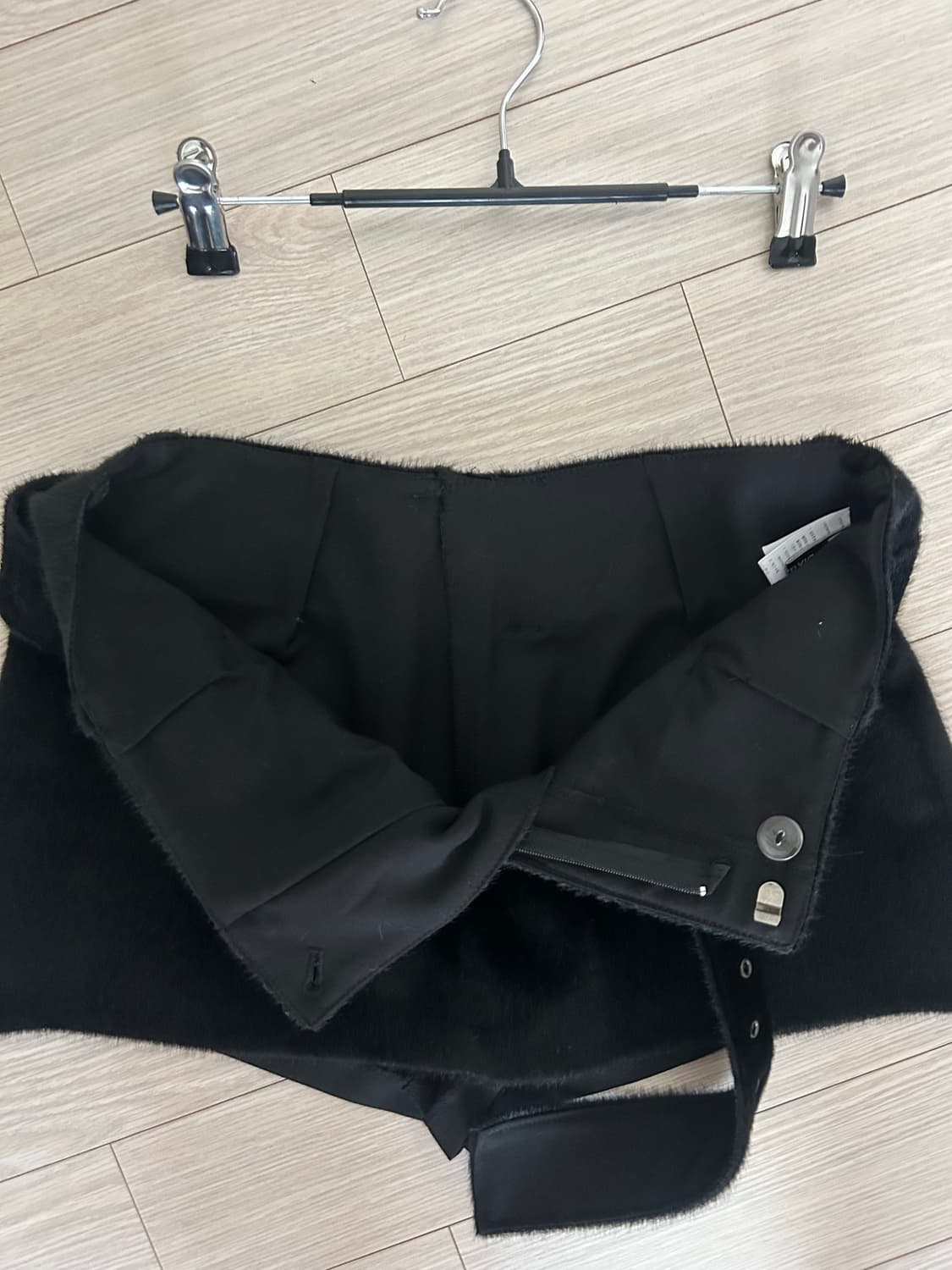 다이애그널 CALFSKIN BUCKLE SKIRT (black) 상품이미지8