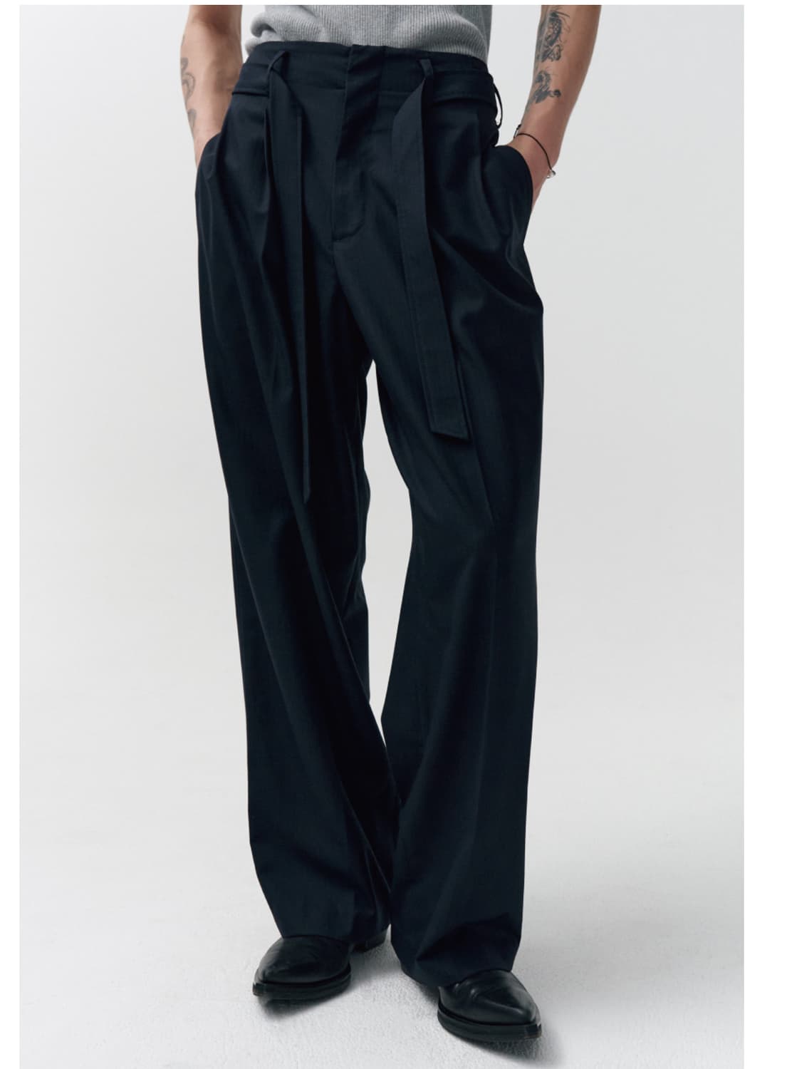 노이어 벨티드 슬랙스 네이비 스트라이프 48 상품이미지1