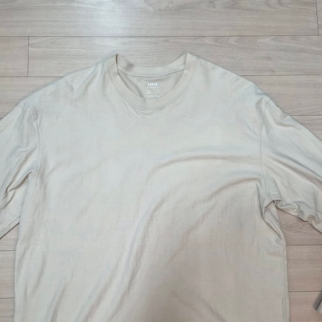 지오다노 오버사이즈 핏 롱슬리브 긴팔 티셔츠 아이보리 상품이미지3