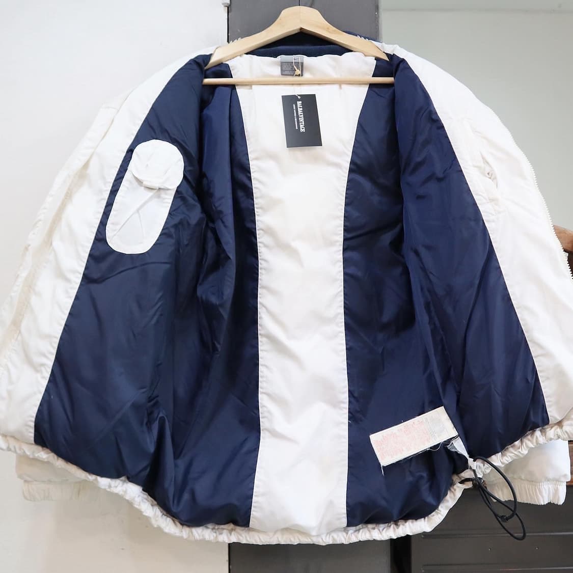 나이키 화이트 스우시 덕 다운 패딩  상품이미지4