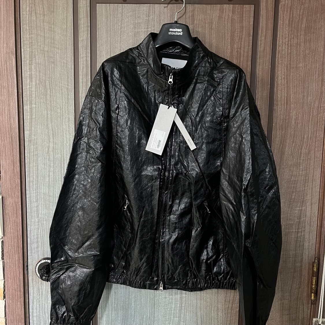 [새상품] 르마드 투톤 로우컷 밴딩 숏 자켓 블랙 상품이미지1